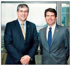 Carlos Pavez, Superintendente de Valores y Seguros; y Felipe Hoetz, presidente International Federation of Adjusting Associations (IFAA).